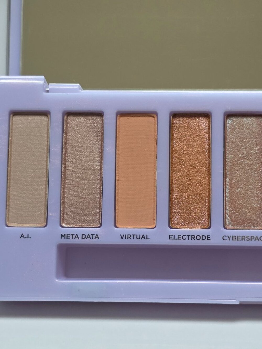 Urban Decay Naked CYBER EyeShadow Palette - Picture 3 of 7